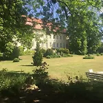 Schloss Dretzel Гостевой дом Gladau